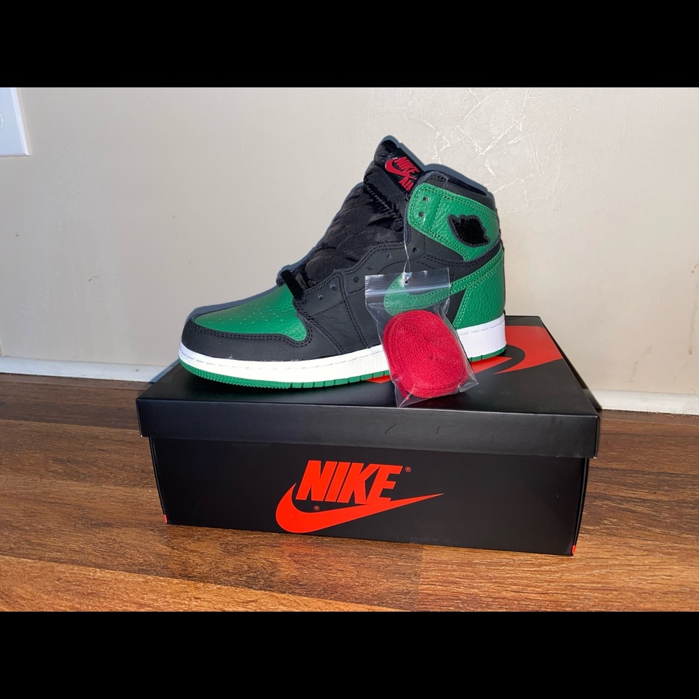 Air Jordan 1 “Pine Green 2.0”